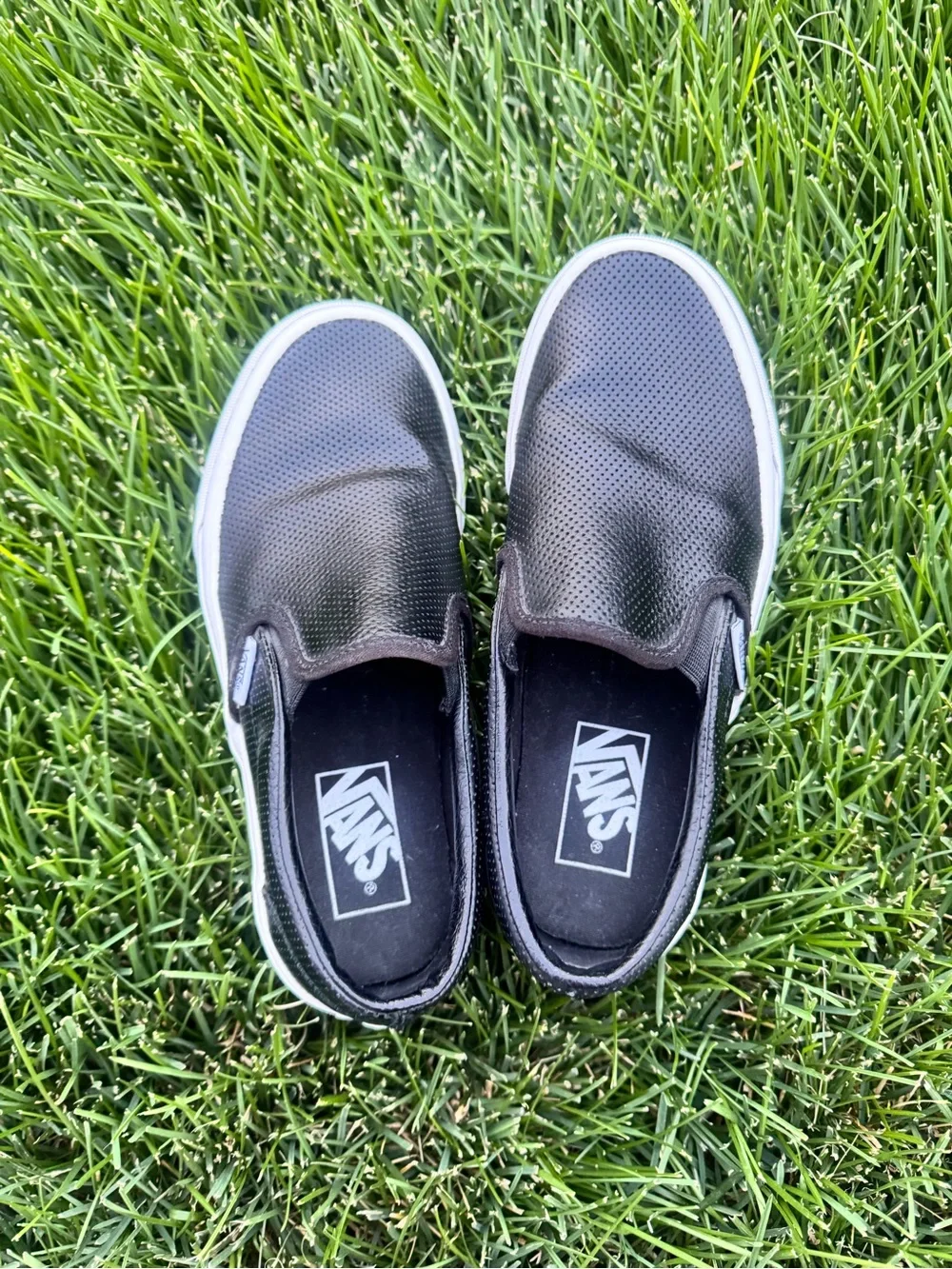 Vans Classic Black Leather shoes– Women’s 6.5